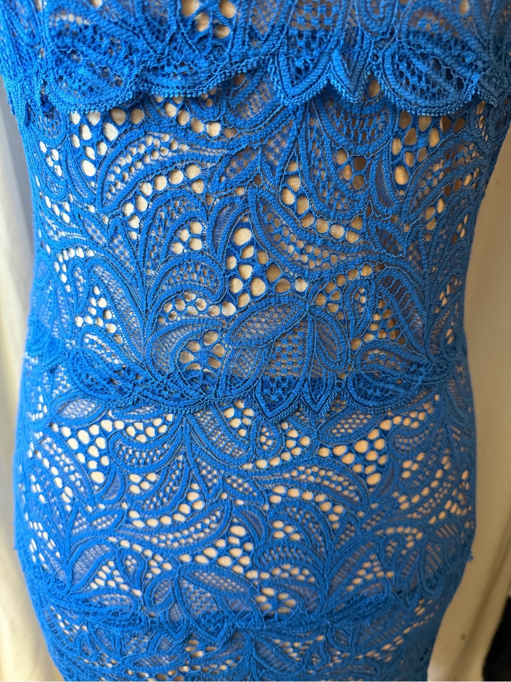 bebe Royal Blue Lace V-Neck Bodycon Dress - Picture 4 of 5